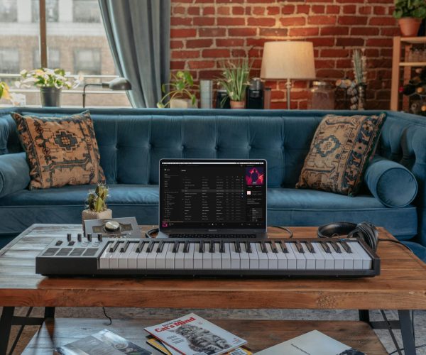¿Que es un teclado MIDI y porque deberías tener uno para producir música?